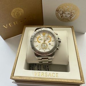 VERSACE Chronograph Quartz Silver Dial Men's Watch
2+2 years Warranty